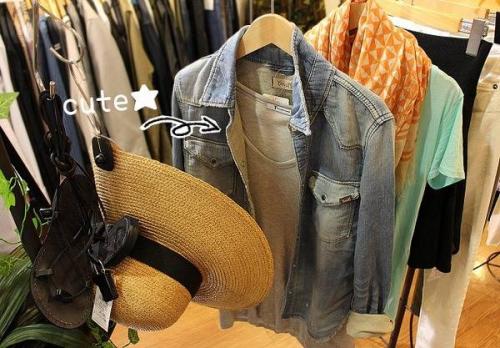 トップスのシャツ・ブラウス