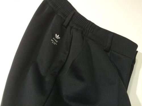 アディダスのハイク