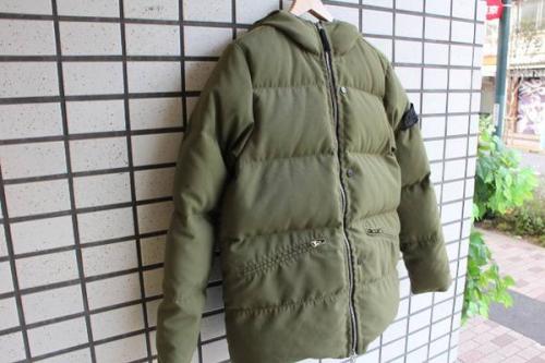 ストーンアイランドのダウンジャケット