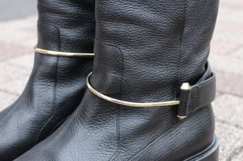 ショートブーツのバレンシアガ