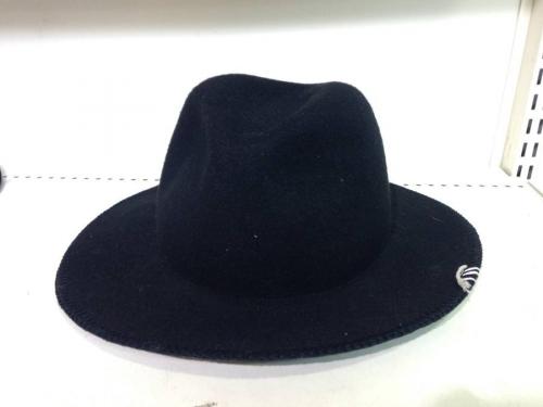 ブリムハットのハット