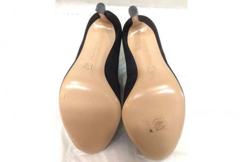 パンプスのロッシ