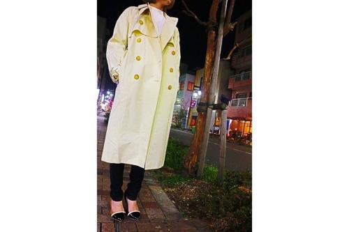 トップスのトレンチコート