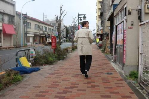 ステンカラーコートのヤエカ