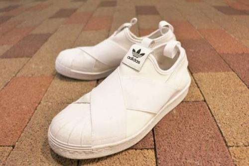 シューズ・バッグのスニーカー