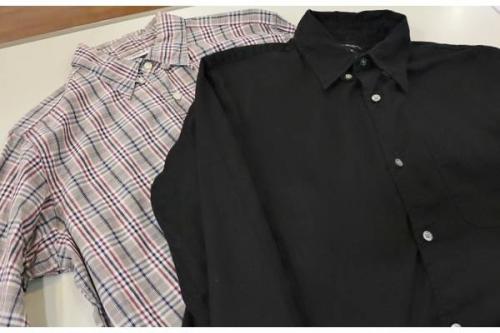 トップスの長袖シャツ