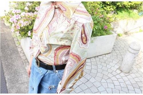 トップスのシャツ・ブラウス