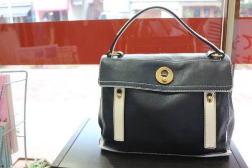 YVES SAINT LAURENTのイブサンローラン