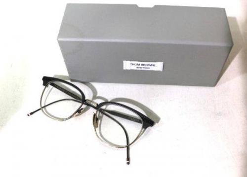 トムブラウンのTHOM BROWNE