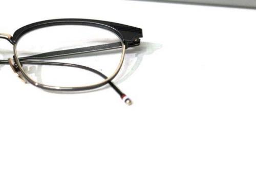 THOM BROWNEのテンプル