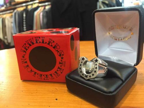 TENDERLOINのホースシューリング