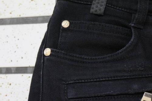 デニムパンツのBALMAIN
