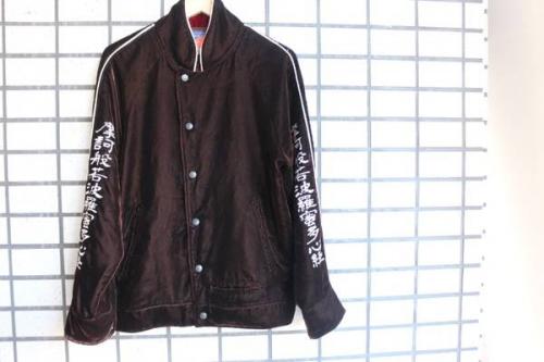 トップスのblackmeans