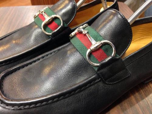 ローファーのレザー