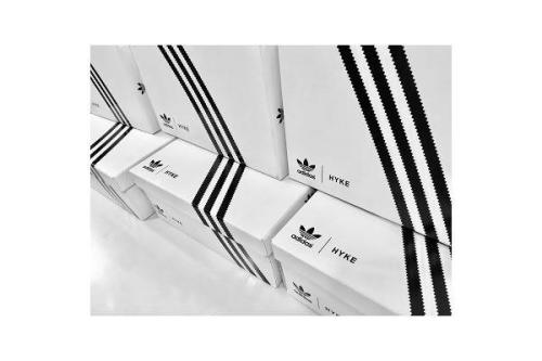 adidasのHYKE
