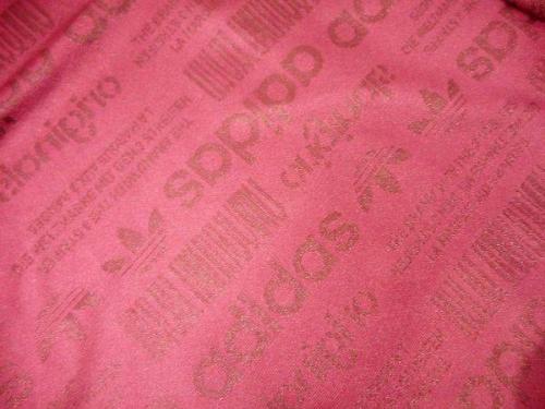 adidasのアディダス