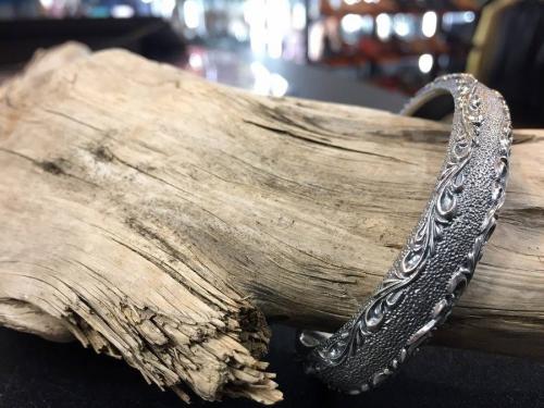 インディアンジュエリーのバングル