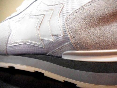 ユッタニューマンのスニーカー