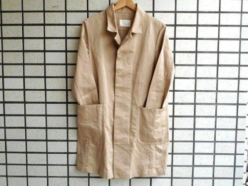 コートのシャツ
