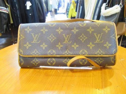 LOUIS VUITTONのバッグ