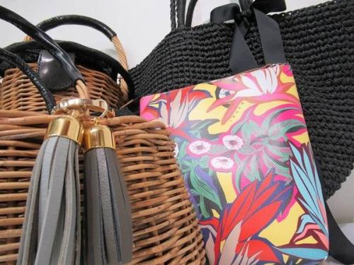 レディースのバッグ