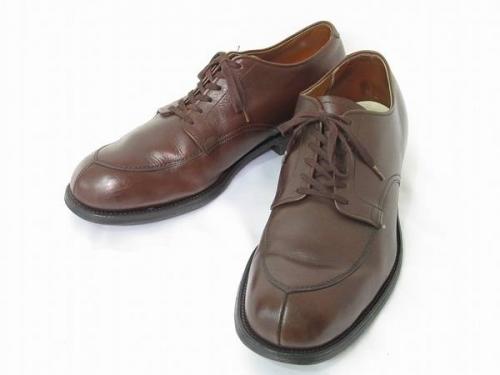 レザーシューズのドレスシューズ