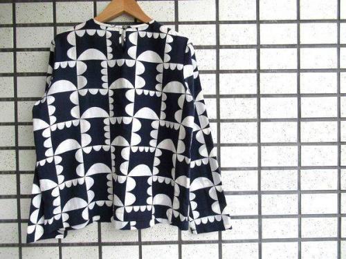 中古のブラウス