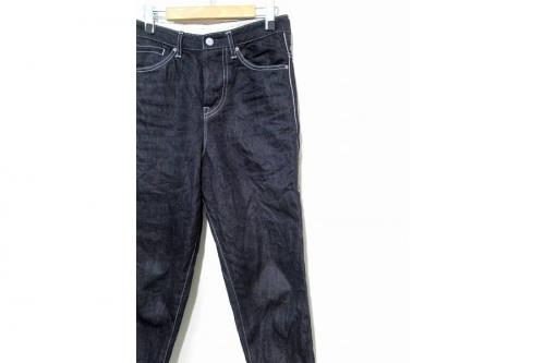 デニムパンツのカットソー