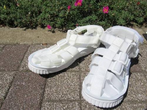 レザーサンダルのスポーツサンダル