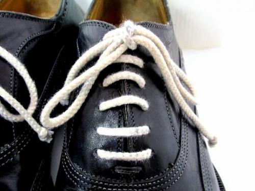 革靴のドレスシューズ