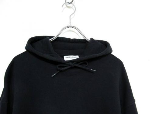 バレンシアガのデムナヴァザリア