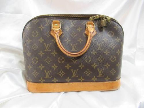 LOUIS VUITTONのバッグ