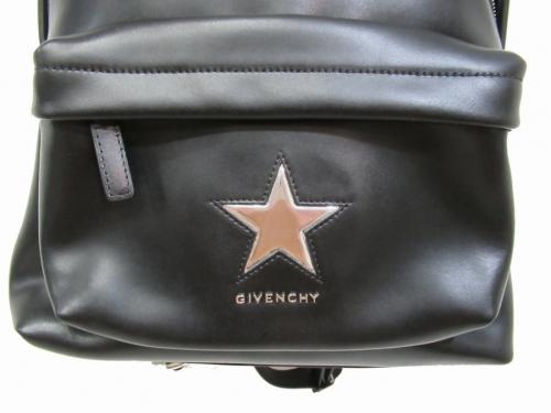 PRADAのGIVENCHY
