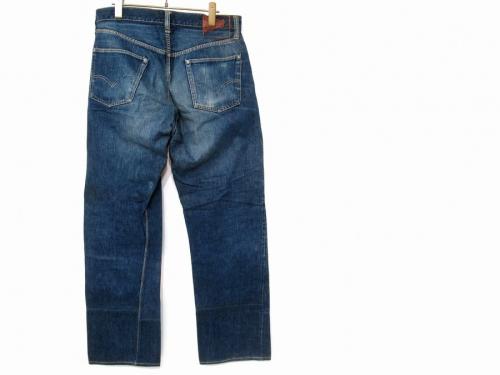 リーバイスのデニムパンツ