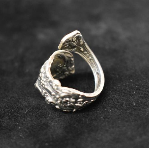 ヴィンテージアクセサリーのアンティークスプーンリング