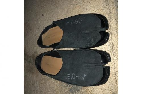 メゾンマルジェラの足袋スリッポン