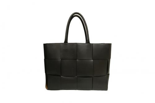 ボッテガベネタのザ・アルコトート