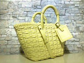 「ラグジュアリーブランドのBALENCIAGA 」