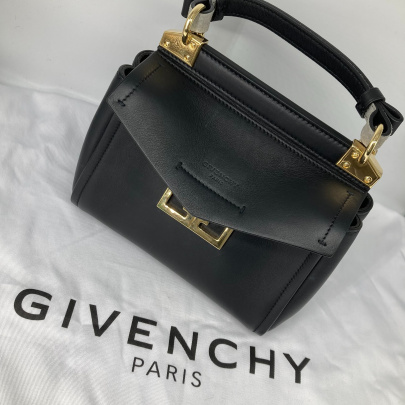 「ラグジュアリーブランドのGIVENCHY 」