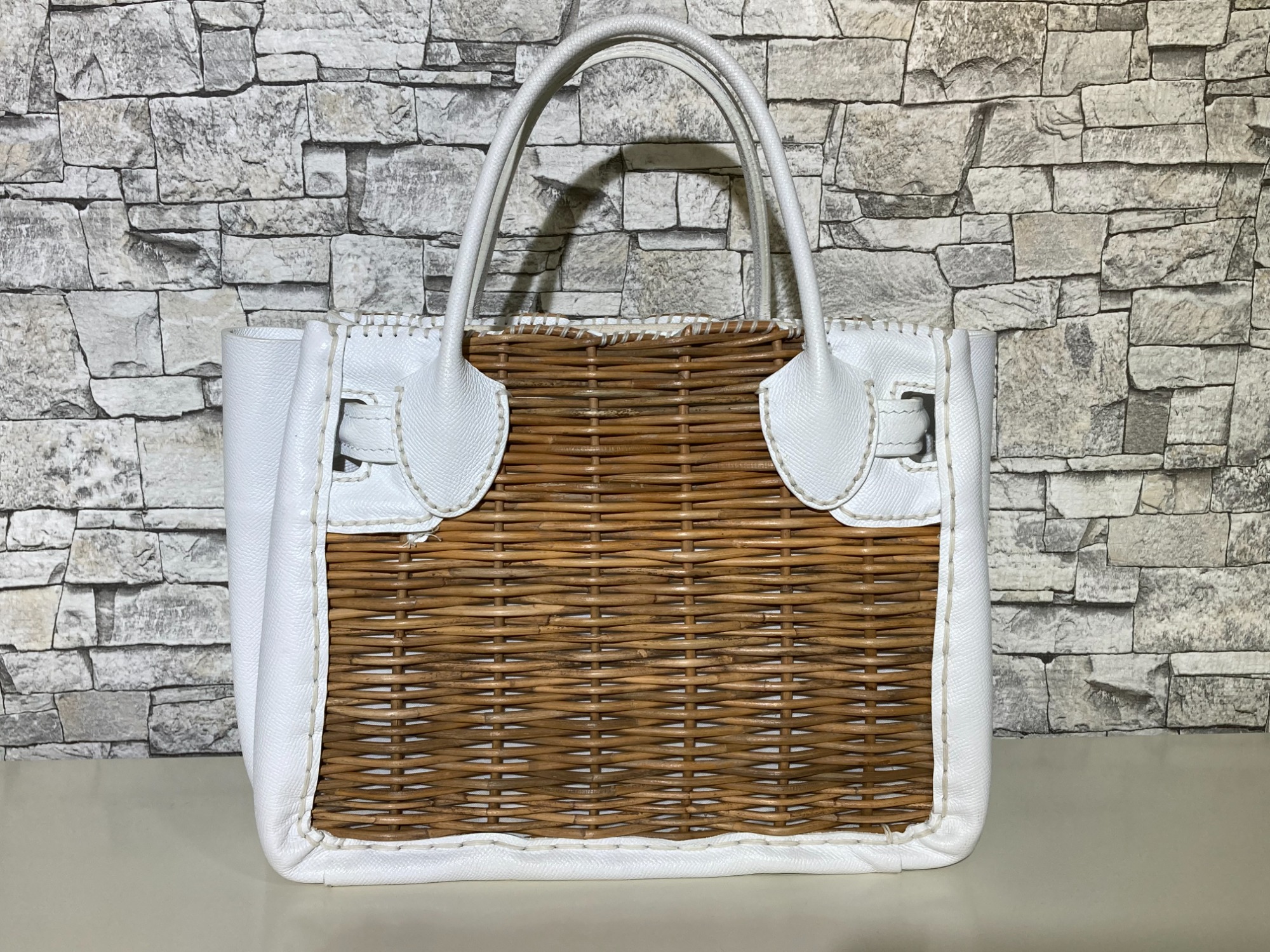 エバゴス　カゴバック　eb.a.gos eb.a.gos/エバゴス】よりレザー切替カゴバッグが買取入荷致し