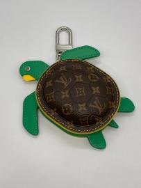 【LOUIS VUITTON/ルイヴィトン】よりTurtle Pouch Bag Charm/タートルポーチバッグチャームが買取入荷致しました