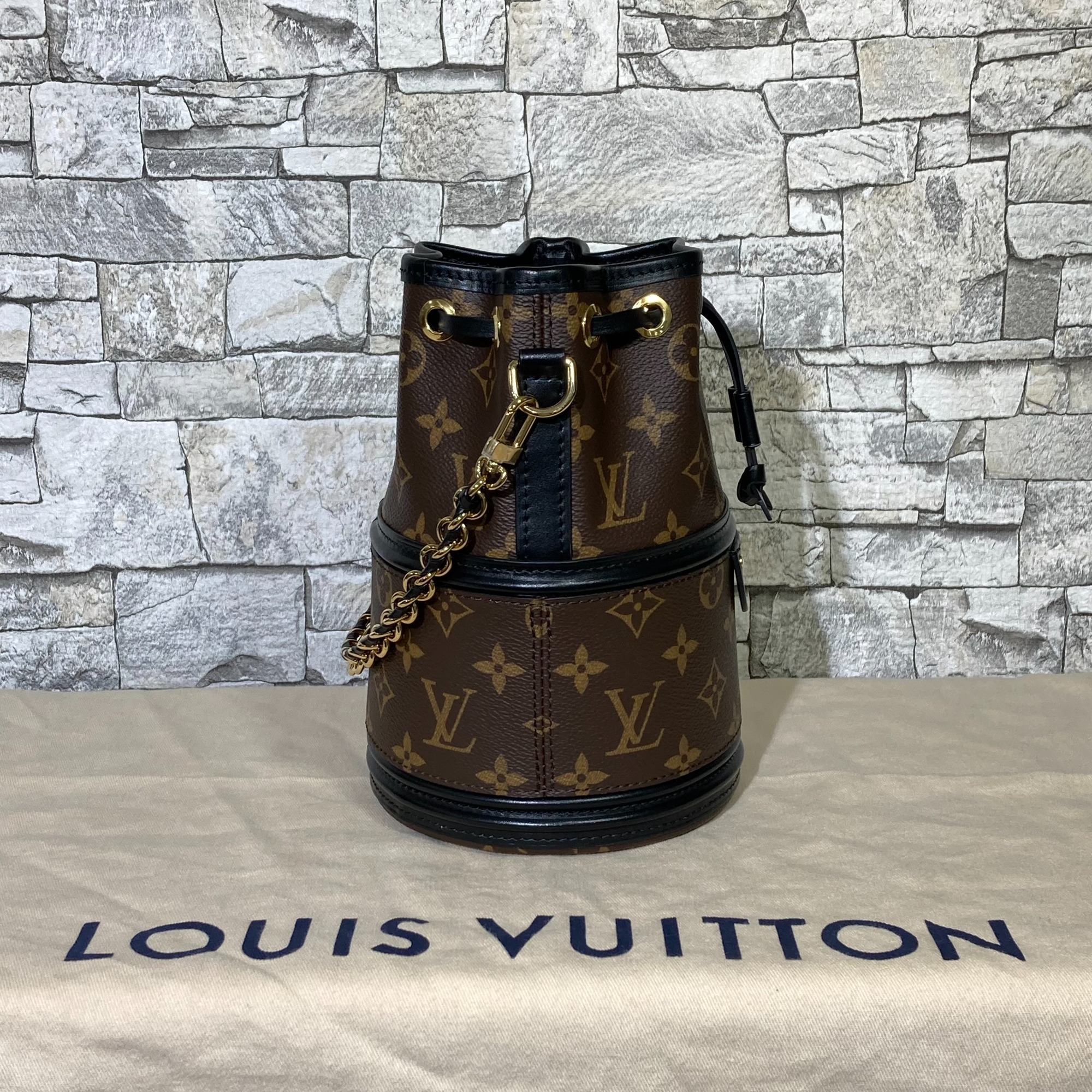 人気 フォルムが可愛い Louis Vuitton カノエ ショルダーバッグ LOUIS VUITTON】スタイルと機能性が融合したバッグ カノエ
