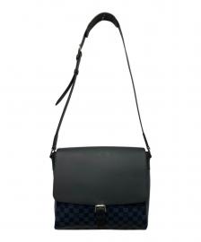 【LOUIS VUITTON / ルイ ヴィトン】ニューポート メッセンジャー MM | 深海のような青、ダミエ・コバルトが放つ大人の品格
