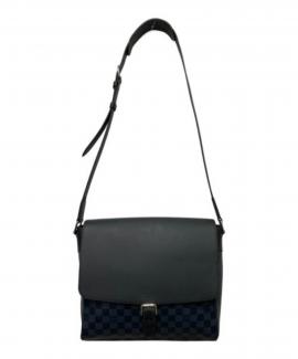 「ラグジュアリーブランドのLOUIS VUITTON 」