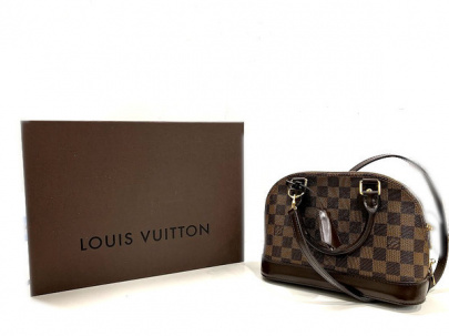 「ラグジュアリーブランドのLOUIS　VUITTON 」