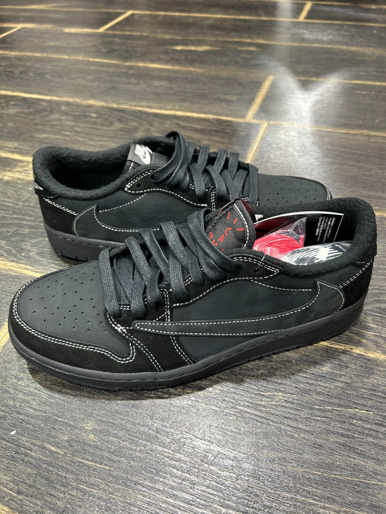 豪華”な一足 Travis Scott × Nike Air Jordan 1 Low OG SP “Black