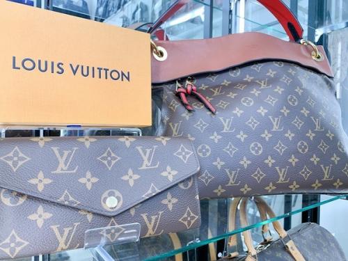 LOUIS VUITTON 　のルイ ヴィトン　