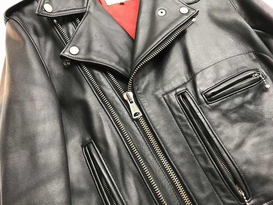 下北沢1号店名物レザージャケット。本日はイギリスからあいつ 