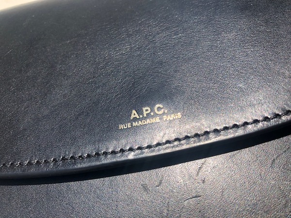 A.P.C/アーペーセー】レザーショルダーバッグを入荷致しました A.P.C/アーペーセー】レザーショルダーバッグを入荷致しました