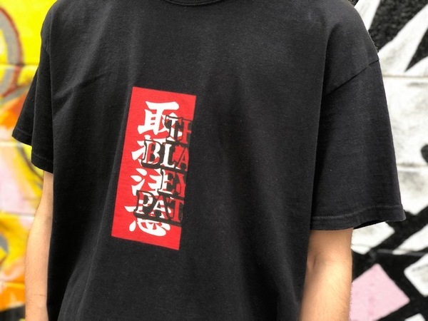 【グレーＬサイズ】 取扱注意Tシャツ ／ ブラックアイパッチ